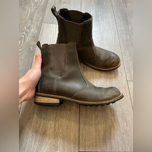 Kodiak Alma waterproof suede Chelsea boots in a dark gray /tan Size 6